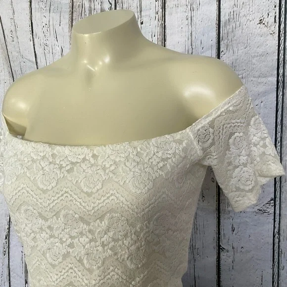 Solemio Lace Off the Shoulder Crop Top Sz Large Fully Lined Off White Ivory - Picture 2 of 3